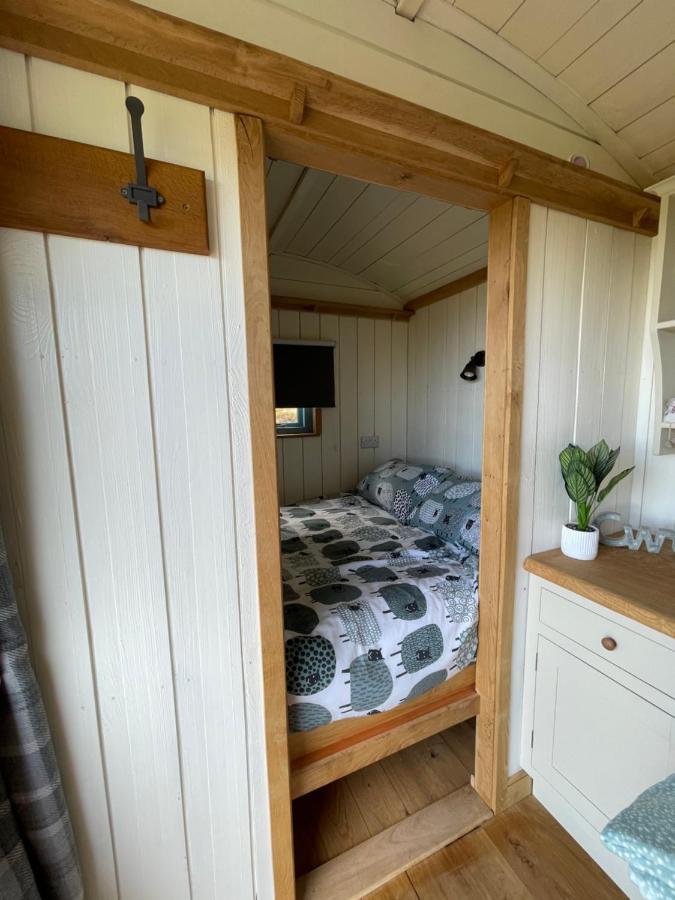 The Shepards Hut Apartman Llwyn-Dafydd Kültér fotó