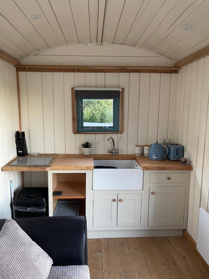The Shepards Hut Apartman Llwyn-Dafydd Kültér fotó