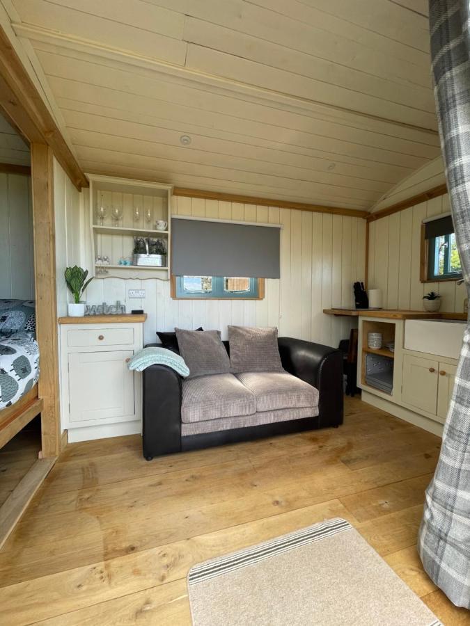 The Shepards Hut Apartman Llwyn-Dafydd Kültér fotó